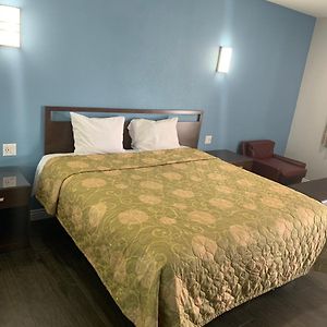 Zimmer mit Kingsize-Bett